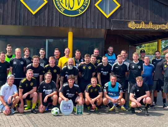 NRZ | "Große Fußballkunst": Nils Prehn vom RSV Praest erzielt Kacktor des Monats